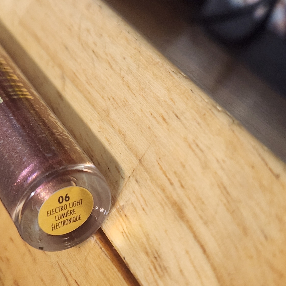 COPY - Milani Hypnotic Lights Lip Topper - Electro Light (.15 Ounce) Cruelty-Fr…